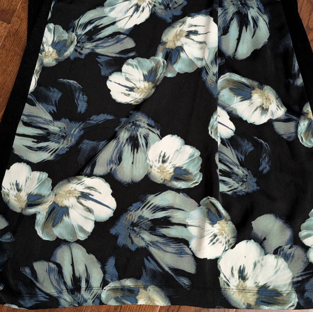 EUC Simply Vera Vera Wang Faux Wrap Look Midi Dress Floral Blue Black Size Small - Picture 2 of 5